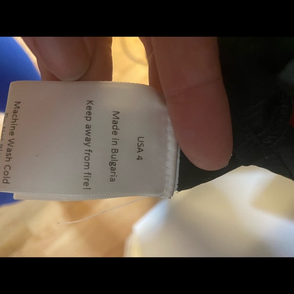 Collection Blouse. Size 4 - Picture 4 of 7